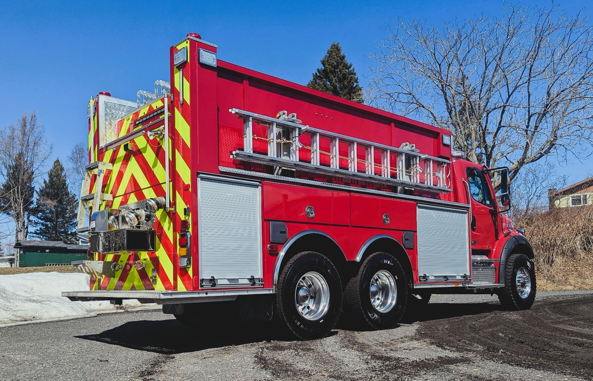 AVAILABLE FOR IMMEDIATE DELIVERY! 2500 imperial gallon pumper tanker on a Freightliner M2-112; 450hp engine; 1050igpm PTO pump; swivel dump chute; ladder access to hosebed; Whelen warning light package; ladder rack and portable tank rack. Reach out for info!