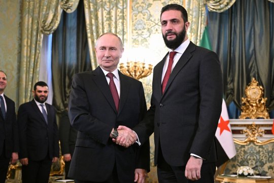 Interaffairs's tweet image. Президент России Владимир Путин принял в Кремле своего сирийского коллегу Ахмеда Шараа, находящегося в России с рабочим визитом
interaffairs.ru/news/show/53278

#Россия #Сирия #ВладимирПутин #АхмедШараа #МеждународнаяЖизнь