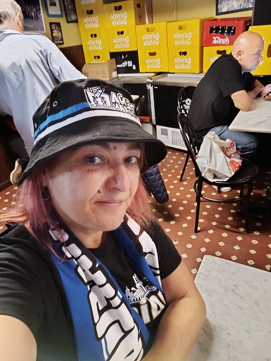 srelfer's tweet photo. @PChaflan Molan moito!! Pack completo para non pasar desapercibido en Riazor luciendo as nosas cores!! 🤍💙🤍💙
#ForzaDepor!!  #ForzaChaflán!!
@RCDeportivo https://t.co/90KYRhX9IK