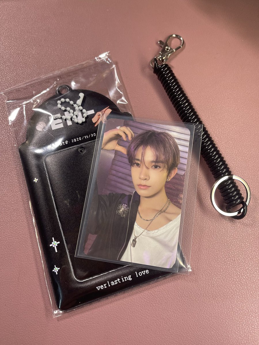 ethylOHpriv's tweet photo. ❤️Happy Heeseung Birthday Giveaway ❤️

• 1 winner of Heeseung KPM OB PC + My Fav Vampire PC Holder
• 1 winner of Heeseung SW OB PC + EN- PC Holder
• 1 winner of Prada and Chrome Hearts PC holder
• 1 winner of 10 sticker sheets (mixed mem)

- mbf, like, rt
- drop Heeseung’s birthday tags
- for PH engenes only
- Will end October 17,2025 11:59 PM

SUPERSTAR HEESEUNG DAY
#BornOfStarlightHeeseung
#뵤립_햄스터_생일 #엔하이픈_희승
#HAPPY_HEESEUNG_DAY