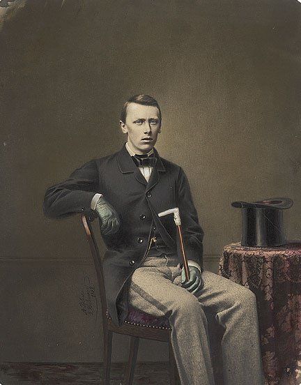 fasc1nate's tweet image. Dutch King William III was widely regarded as a harsh and domineering figure, earning the nickname "King Gorilla" due to his towering height of 6'5", his notorious temper, physical aggression, and numerous affairs that resulted in many illegitimate children.
William's scandalous…