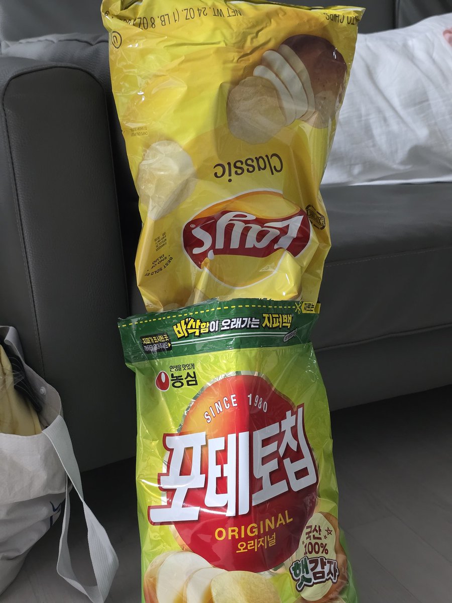 대용량 레이즈를 바삭하게 먹는 방법!
지퍼백이 달린 포테토칩을 해치우고 리필한다
와우~ 일석이조! ^^