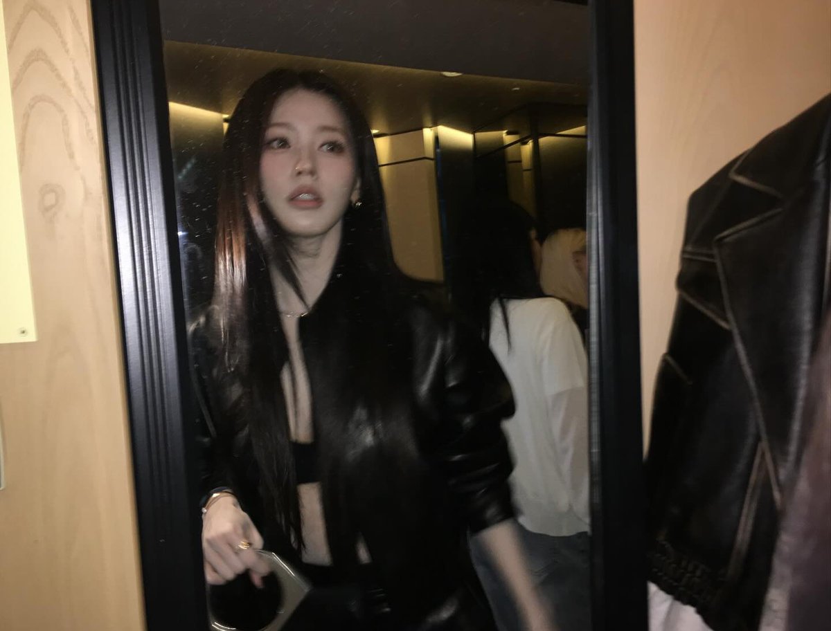 searchmiyeon's tweet photo. 251015 miyeon is for the history books https://t.co/TVHZYXjjZQ