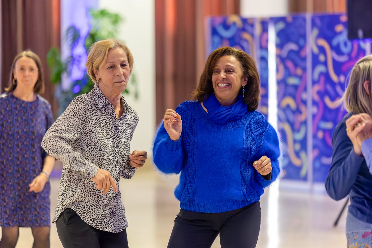 💙 Semaine bleue 💙
Retour en photos sur 2 des temps forts intergénérationnels de la semaine dernière, 👩‍🍳 les cours de cuisine à la Maison des seniors et 🪩 la boom bleue au Beffroi.