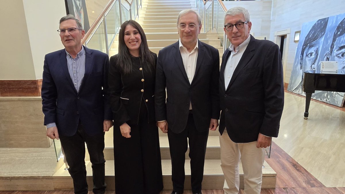 La APG se honra en propiciar encuentros donde coinciden los últimos directores generales de la Compañía de Radio Televisión  de Galicia (CRTVG): Paco Campos, Alfonso Sánchez Izquierdo, Lois Caeiro y la directora general de la actual #csag, Concha Pombo.