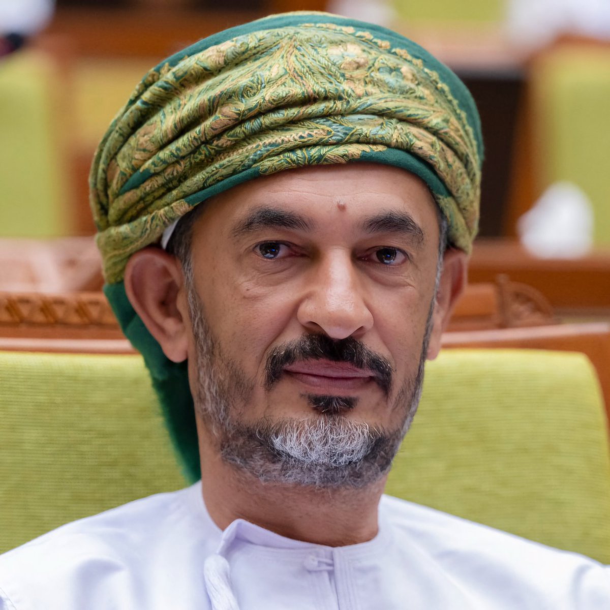 فعلا صفات ومحاسن عزيز الحسني ممثل ولاية بوشر سابقا في <a href="/ShuraCouncil_OM/">مجلس الشورى</a> 
يستحق العودة والدعم 
كان عون للأسر والشباب وصوت متزن في الطرح.
نال الثقة وإحترام من يتعامل معه في المجتمع
لازالت سمعته ومشاركته ظاهرة لمن يصل له.
الوطن يستحق من أمثال ابو طارق <a href="/aziz_salim73/">عزيز الحسني</a> 
<a href="/Bosher_network/">شبكة بوشر الإخبارية</a>