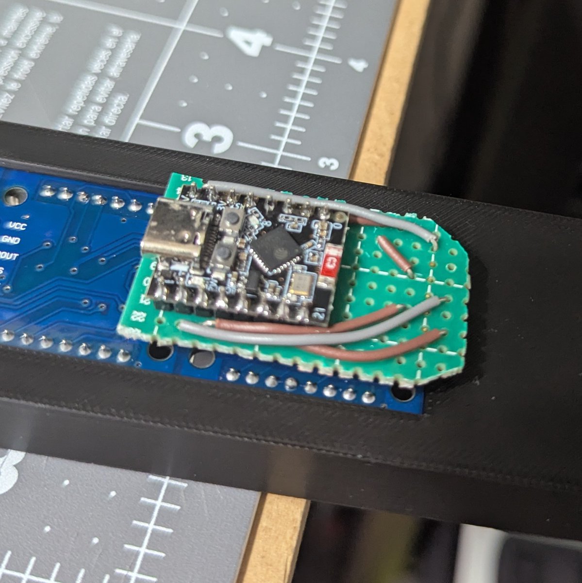 463n7_57's tweet image. Code is by MidwestGadgets but finally making this @HackerBoxes show me some more info. Had to rewire the esp32 because using gpio4 messes up wifi use. #homelab
