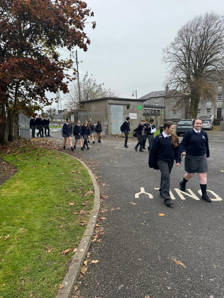 stjarlaths's tweet image. Our Green School Committee have been busy promoting their #walkonwednesday initiative to encourage students to walk part of or all the way to and from school. Well done to everyone who walked to school this morning. 👏

@GreenSchoolsIre
#climatesolutions 
#greenschoolcommittee
