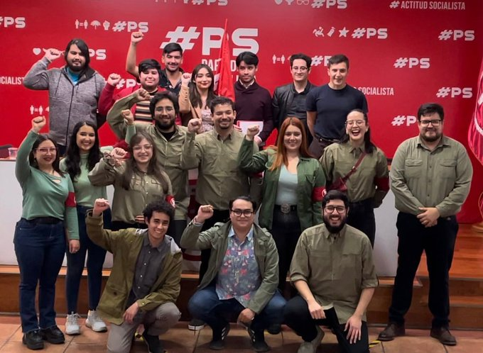 🔹Mientras algunos siguen preocupados por un par de bots y por que la palabra " parásitos " es muy dura.

Las juventudes socialistas reivindican en pleno 2025 la lucha armada.

A esto es lo que nos enfrentamos señores y ustedes preocupados de huevadas.