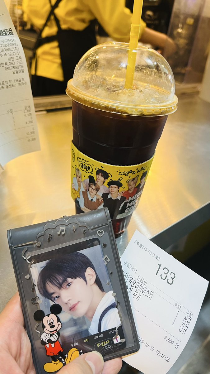 TWS_dohoon_'s tweet photo. 念願の아샷추(アシャッチュ)飲めたの嬉しすぎた
そして甘すぎた https://t.co/g3ZGJqEjzz