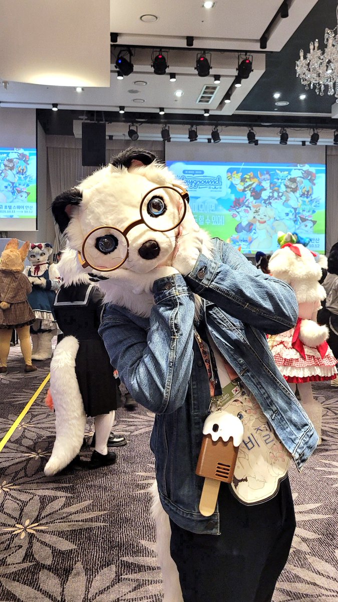 진지한 인텔리처럼...

And 길쮹해오