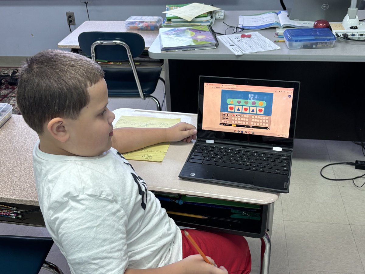 MrPhillipsTeach's tweet image. Today’s @FirstInMath Challenge—play a pattern game!  @RobertSun24