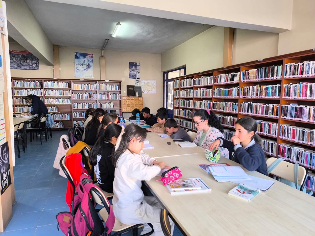 Bugün ilçemizin kütüphanesinde 5/A sınıfı olarak kitap okuma etkinliğimizi gerçekleştirdik. 🌸 Bilgilendirme için İlçe Halk Kütüphanesi Müdürü Sayın İbrahim Bey’e teşekkür ederiz. 👏🏻
<a href="/tcmeb/">Millî Eğitim Bakanlığı</a> <a href="/Yusuf__Tekin/">Yusuf Tekin</a> @erzurummem <a href="/ekicis20/">Süleyman EKİCİ</a> @karayazi25mem <a href="/karayazihalk/">Karayazı İlçe Halk Kütüphanesi</a>