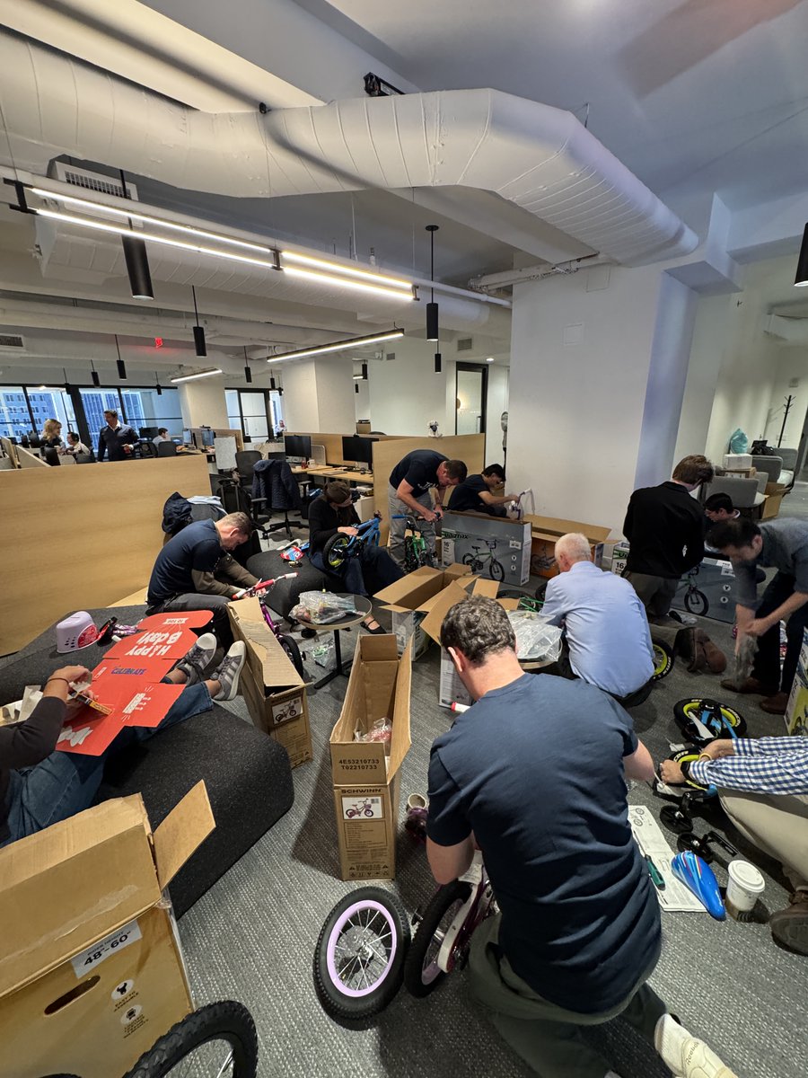 Vetta_Fi's tweet image. Our Index team builds more than cutting-edge indexes.
They build bikes, care packages, and community. 💜

Huge thanks to Foster Love for partnering with us to make a hands-on difference for kids in foster care.

@TMXGroup #TeamTMX #VettaFi #Indexing #Indices #CompanyCulture