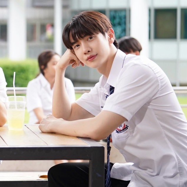 imaxkyyou's tweet image. พี่แม็กกี้ตอนมัธยม                             พี่โจฮันตอนมัธยม