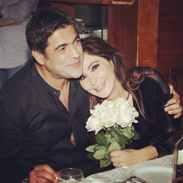 وائل كفوري في لقاء سابق:

كل رجل يحلم في امرأة مثل إليسا، مش بس امرأة حلوة أنا بشوف فيها الموقف، وهي على استعداد تنغرم كل لحظة وياريت أكون أنا هالشخص.