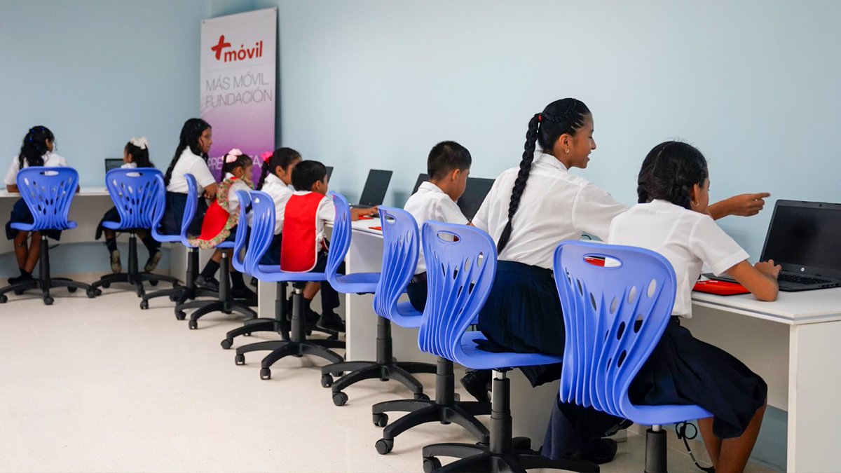 JoseRaulMulino's tweet image. Me alegra entregar la nueva Escuela El Barrero en Aguadulce!!

10 años esperaron por esto. Yo vi los videos de esos niños dando clases bajo árboles porque nadie les cumplió. Hoy tienen su escuela digna, segura y bonita, como se merecen…. Para que nuestros niños y niñas sigan…