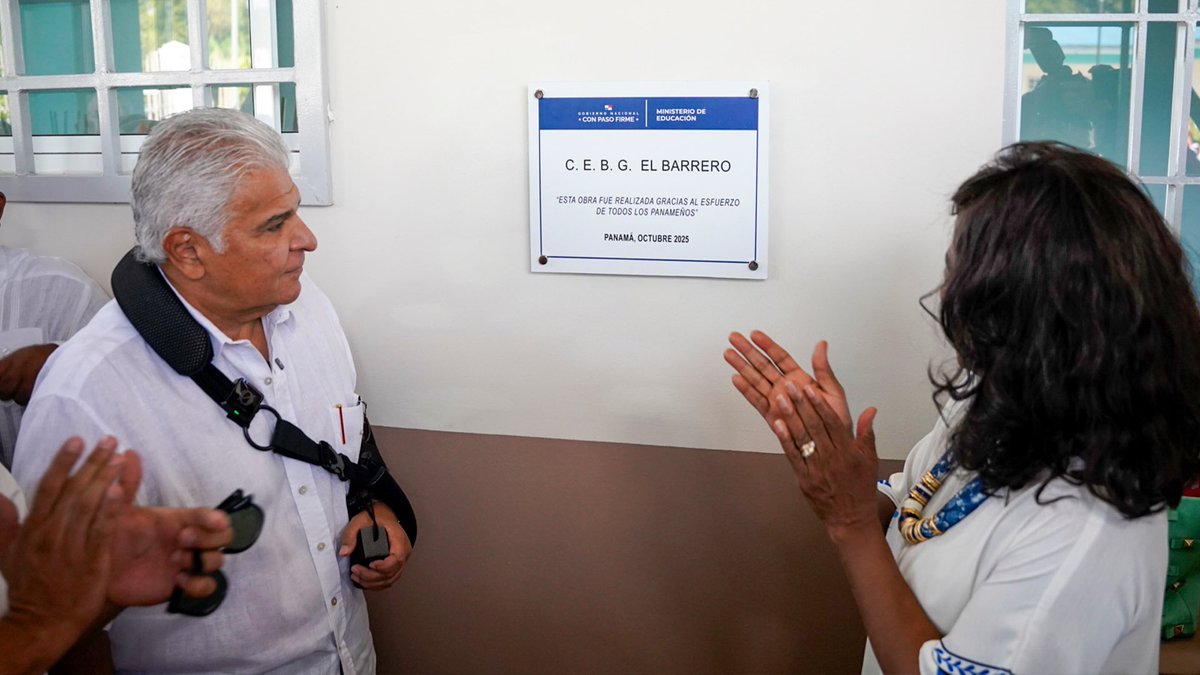 JoseRaulMulino's tweet image. Me alegra entregar la nueva Escuela El Barrero en Aguadulce!!

10 años esperaron por esto. Yo vi los videos de esos niños dando clases bajo árboles porque nadie les cumplió. Hoy tienen su escuela digna, segura y bonita, como se merecen…. Para que nuestros niños y niñas sigan…