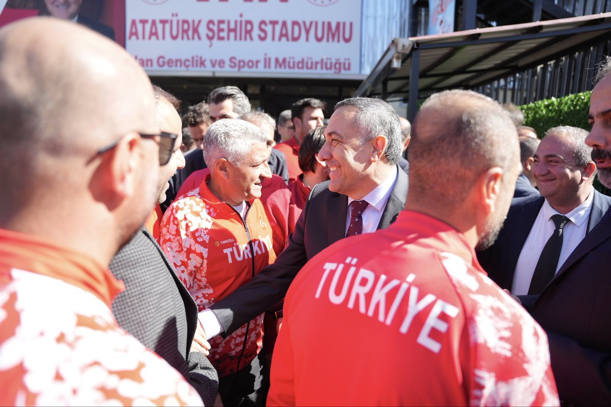 Spor Van Projesi 2025-2026 dönemi start aldı!

İl Başkanımız Abdulahat Arvas, ilçe başkanlarımız ve il yönetimimizin katılımıyla gerçekleşen açılışta;
saygı duruşu, İstiklal Marşı, halk oyunları ve spor gösterileri büyük ilgi gördü.

Van Valiliği öncülüğünde yürütülen proje