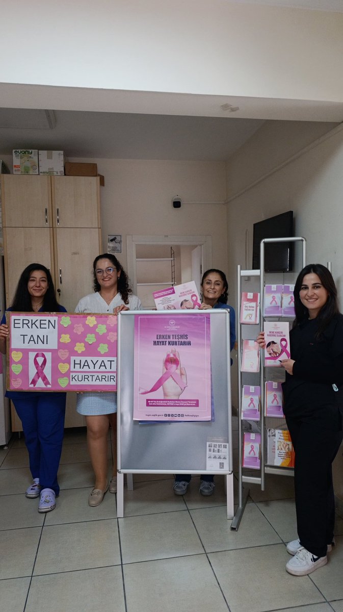 Meme Sağlığı Günü kapsamında Eceabat Toplum Sağlığı Merkezi personelleri pembe giyinerek, pembe kurdele takarak farkındalık oluşturmayı amaçladı.
#MemekanseriFarkındalıkAyı #MemeSağlığıGünü #memekanseri