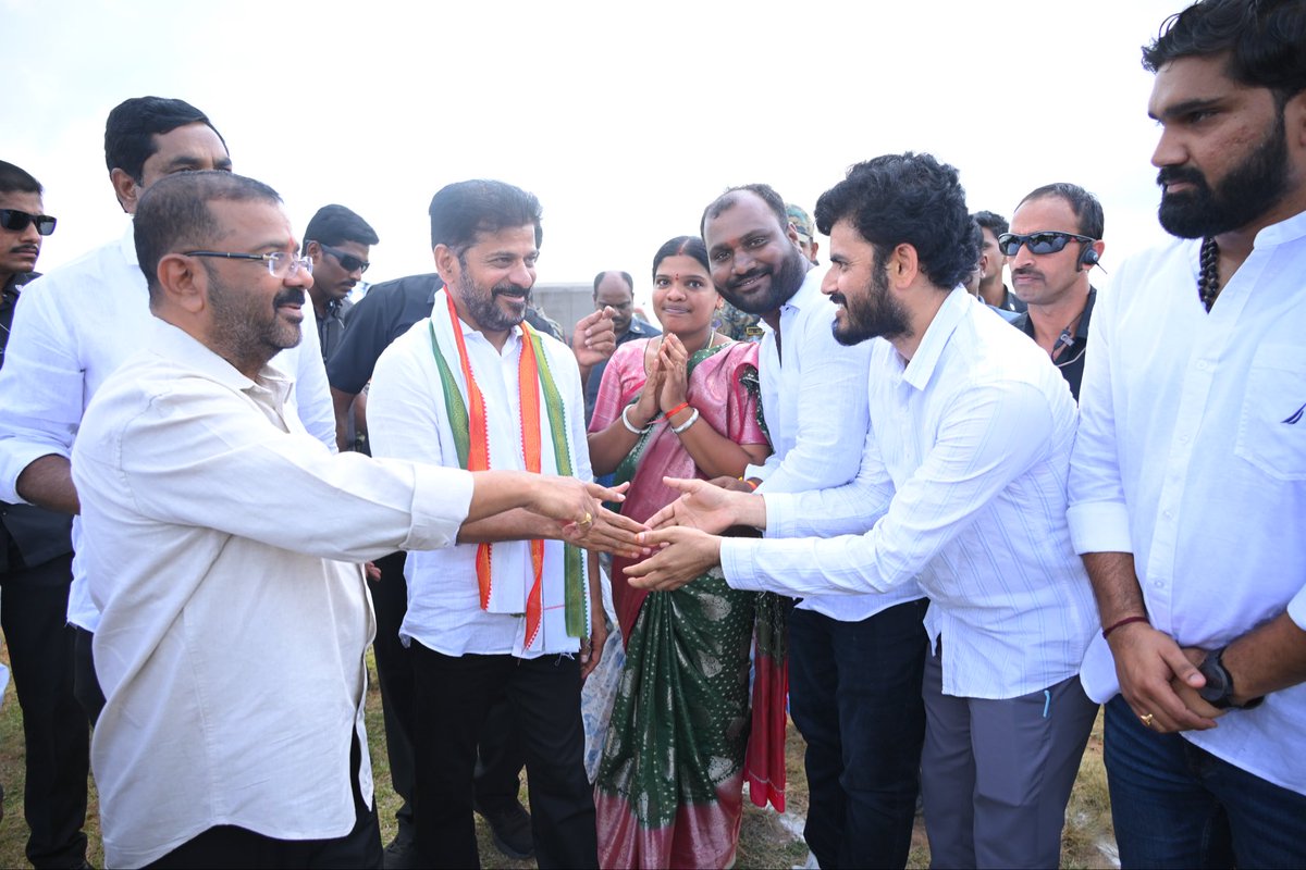 PatelForGandra's tweet photo. It was a moment of immense happiness and pride to be introduced to the Hon’ble Chief Minister of Telangana, Shri @revanth_anumula  Garu.

My heartfelt thanks to my boss and the Hon’ble MLA of Warangal West Constituency, Shri @naini_rajender Garu, for making this possible. https://t.co/hGvdr9t7oW