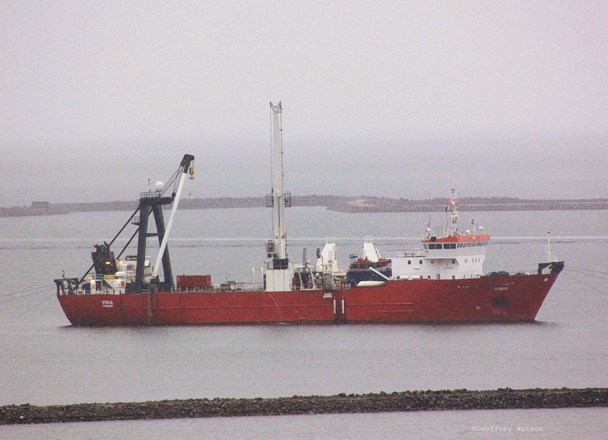 GeoffreyWatson2's tweet image. Palletised cargo ship, or an offshore vessel? Seen laid up Copenhagen the "Vina" dates from 1979.
IMO 7712896.
2,065GT
#copenhagen #pallets #cargo #offshore #denmark #norway #shipping #maritime #marinephotographer