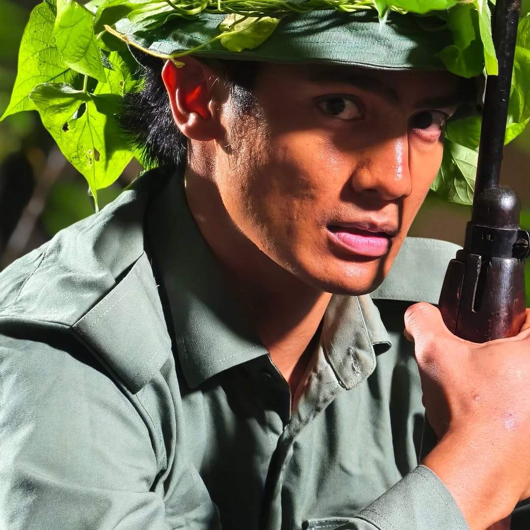 myrnanewss's tweet image. #RNANEWS #RNASELEBSTYLE Dia,Kau,Aku ..kita sama,punya kisah yang sama dan kita tak boleh berdiam lama,Demi keluarga juga Bangsa ku,Itu yang utama.#senoipraaq
#OrangPerang #AkanDatang 
-
By #NiezamZaidi