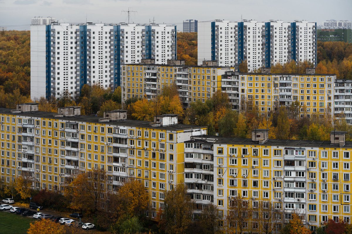 ksarzie's tweet image. Ясенево в осенних красках 🍁

Этот район, расположенный на юго-западе Москвы, хорошо сочетает уют разнообразных панельных домов с обилием деревьев в Битцевском лесу, соседних парках и скверах.