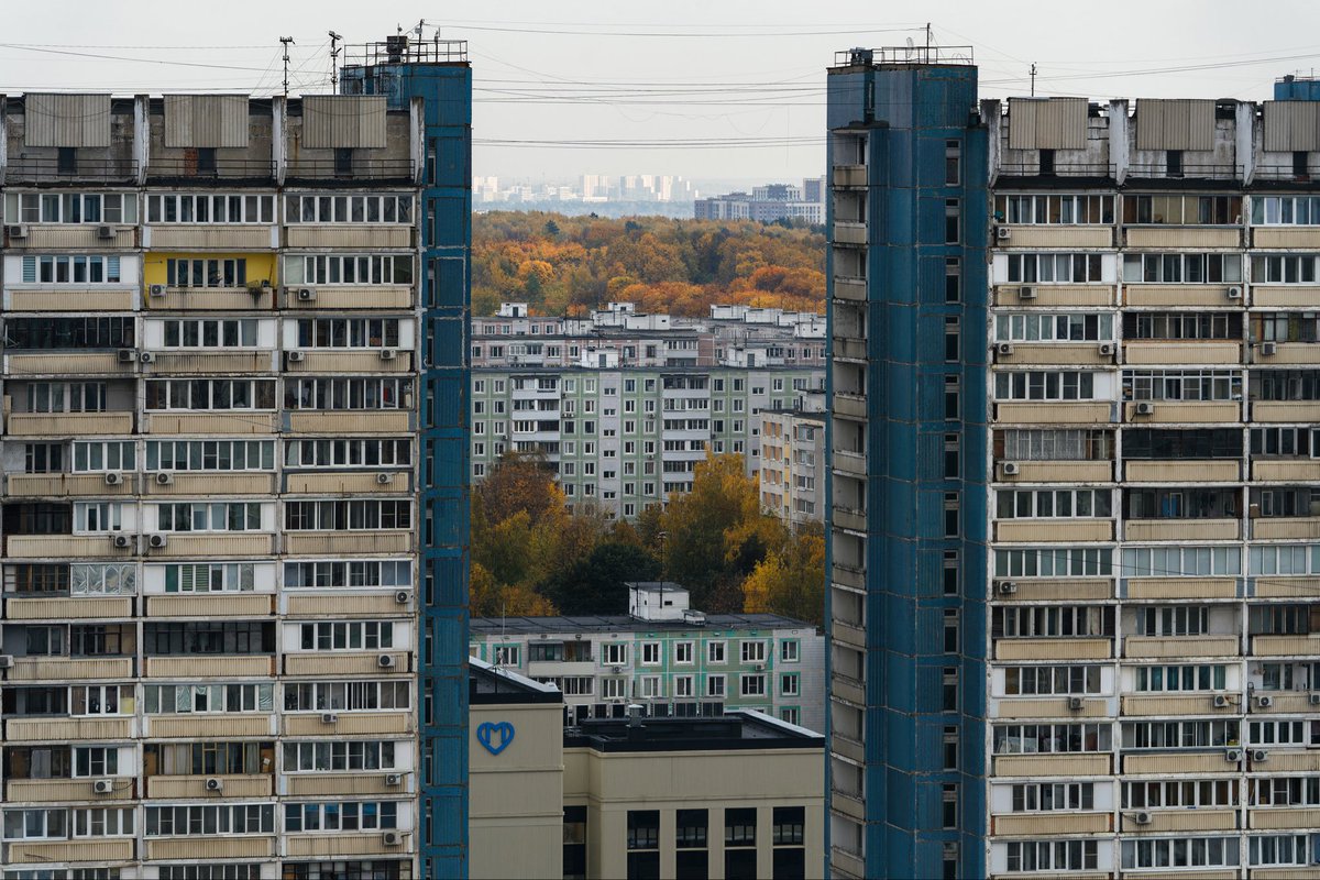 ksarzie's tweet image. Ясенево в осенних красках 🍁

Этот район, расположенный на юго-западе Москвы, хорошо сочетает уют разнообразных панельных домов с обилием деревьев в Битцевском лесу, соседних парках и скверах.