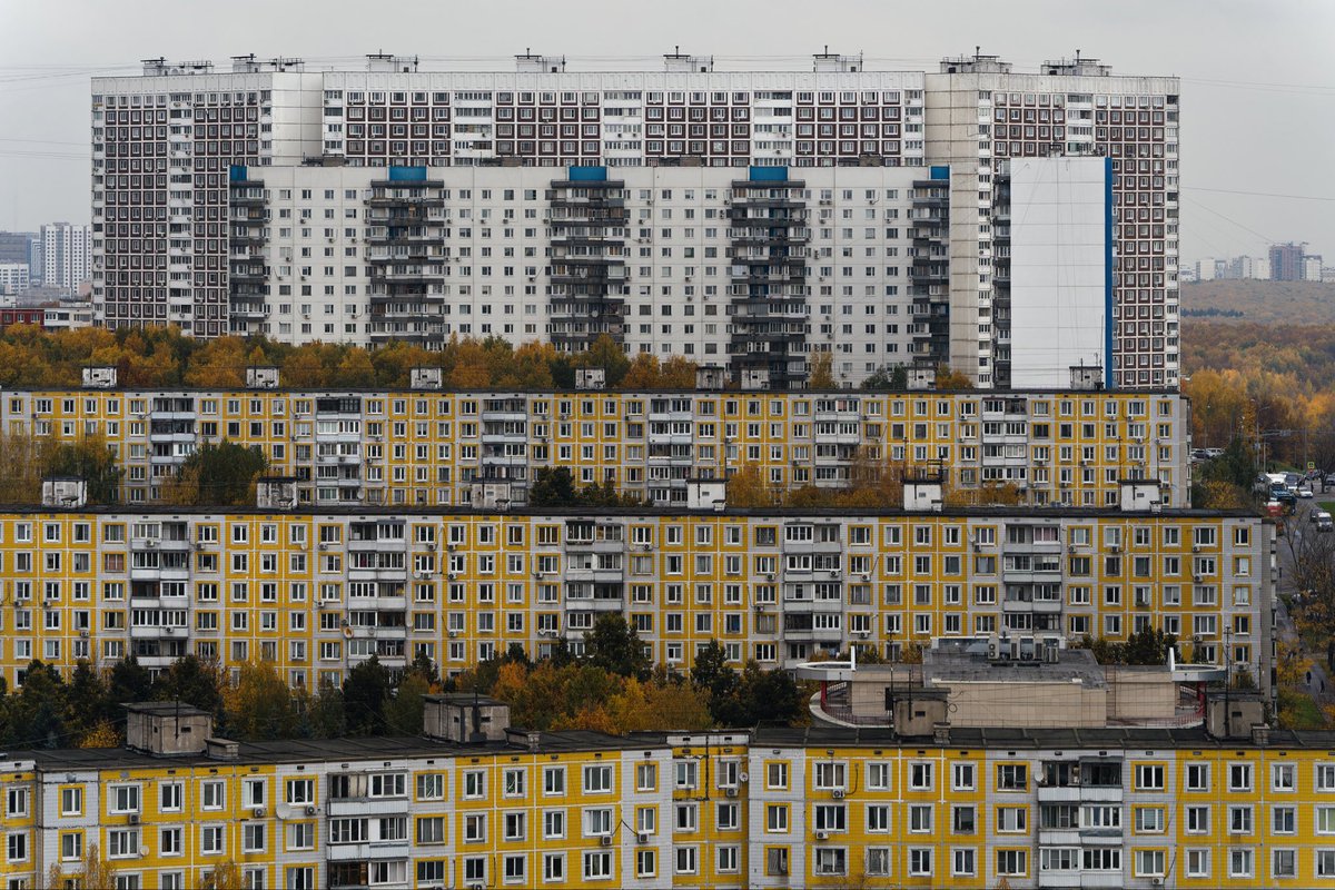 ksarzie's tweet image. Ясенево в осенних красках 🍁

Этот район, расположенный на юго-западе Москвы, хорошо сочетает уют разнообразных панельных домов с обилием деревьев в Битцевском лесу, соседних парках и скверах.