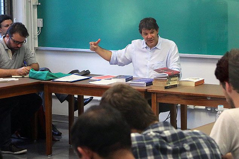 Haddad_Fernando's tweet photo. Para aqueles que contribuem com sua dedicação para o avanço do conhecimento e da ciência no Brasil. Feliz dia do Professor.

📷 Marcelo S. Camargo https://t.co/RpAdLS6BBp