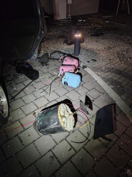 Mientras unos buscan perpetuar el terrorismo, él trabaja para erradicarlo.
Mientras unos siembran miedo, él da esperanza.
Mientras buscan incendiar al país, él lo reconstruye con su coraje.

El Presidente <a href="/DanielNoboaOk/">Daniel Noboa Azin</a> enfrenta a diario a los mismos que por décadas saquearon al