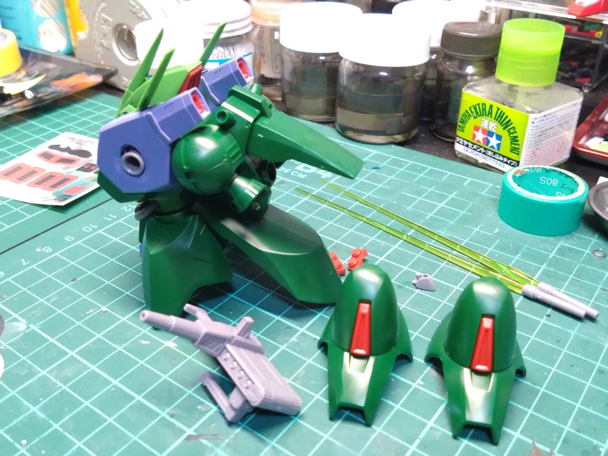 今日の模活〜。ガンプラの進化はすごいですね。肩パーツ合わせ目無し。
ガルスのバックパックってじっくり見たの初めてだったりします😅
#ガンプラ #ガルスJ