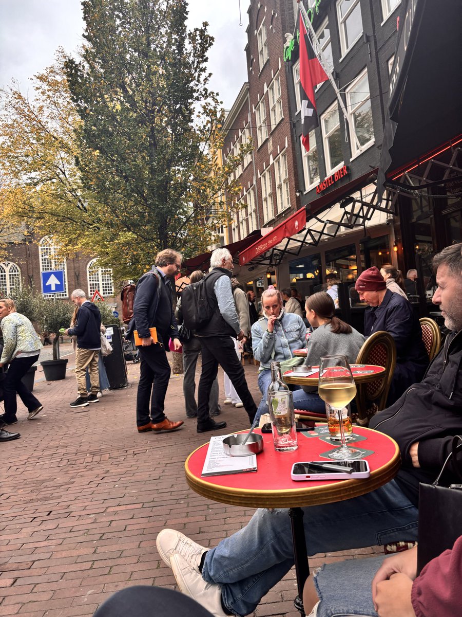 Nick Muller (@_nickmuller_) on Twitter photo Zit ik met <a href="/AdrianusPeters/">AdrianusPeters</a> bij Café de Zwart, komt J.M. Coetzee zomaar voorbijlopen. Je maakt wat mee. Zit ik met <a href="/AdrianusPeters/">AdrianusPeters</a> bij Café de Zwart, komt J.M. Coetzee zomaar voorbijlopen. Je maakt wat mee.
