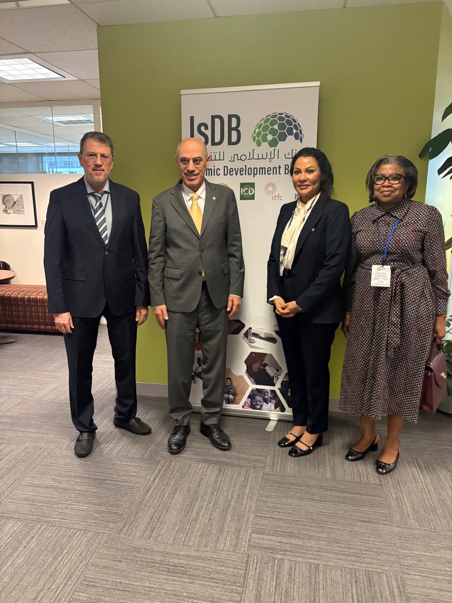 DrDorisAnite's tweet image. In Washington D.C., I led talks with @isdb_group to deepen Nigeria’s partnership for inclusive growth from infrastructure to education and energy. 
Together, we’re powering progress under the #RenewedHopeAgenda

   -Dr. Doris Uzoka-Anite

#RenewedHopeAgenda. 
#NigeriaAtWork…