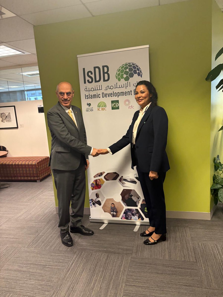 DrDorisAnite's tweet image. In Washington D.C., I led talks with @isdb_group to deepen Nigeria’s partnership for inclusive growth from infrastructure to education and energy. 
Together, we’re powering progress under the #RenewedHopeAgenda

   -Dr. Doris Uzoka-Anite

#RenewedHopeAgenda. 
#NigeriaAtWork…