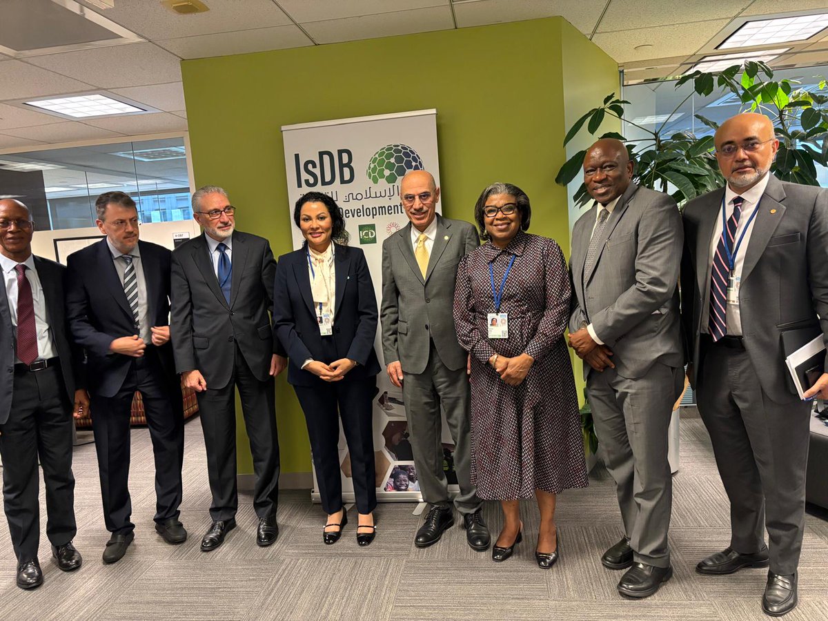 DrDorisAnite's tweet image. In Washington D.C., I led talks with @isdb_group to deepen Nigeria’s partnership for inclusive growth from infrastructure to education and energy. 
Together, we’re powering progress under the #RenewedHopeAgenda

   -Dr. Doris Uzoka-Anite

#RenewedHopeAgenda. 
#NigeriaAtWork…