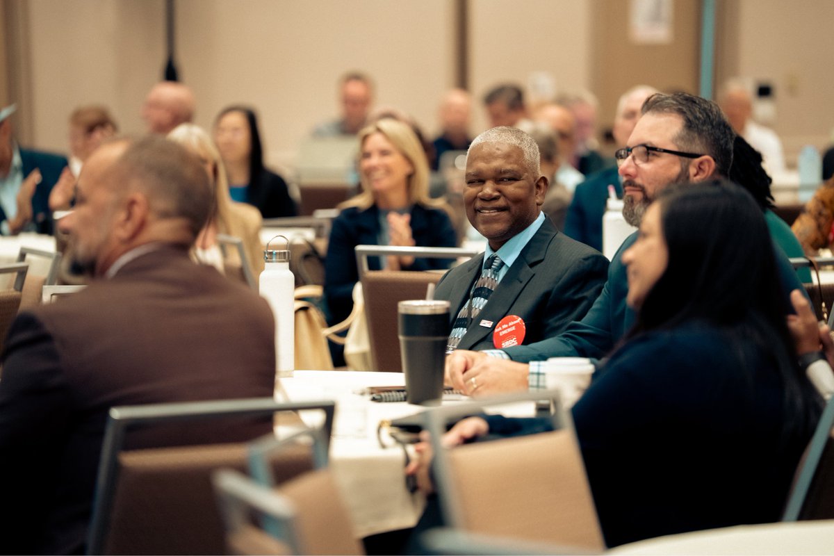 CaliforniaOSBA's tweet image. 📍 #Emerge2025 brought NorCal’s top minds in capital &amp;amp; AI together and CalOSBA’s own Clair Whitmer took the stage!

🎤 30+ speakers
💡 16 sessions
🤝 2 days of real business impact

Thanks NorCal SBDC for driving small biz forward!

#SmallBizCA #CalOSBA