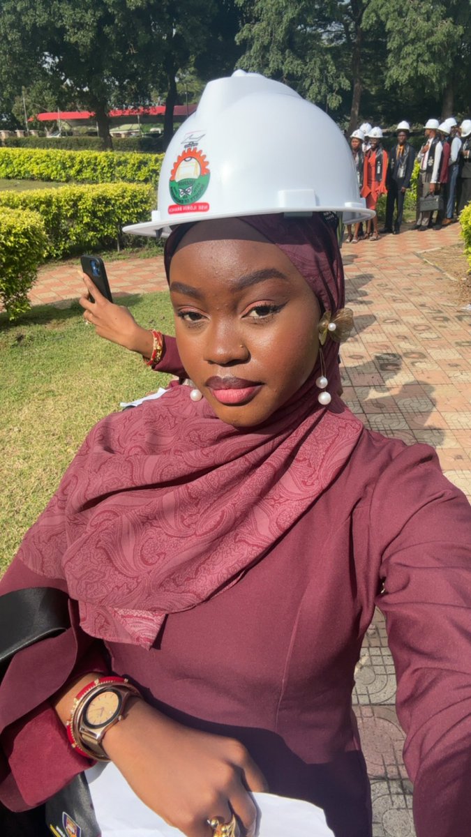 Durowoju Halimat GRADUATE MEMBER NIGERIAN SOCIETY OF ENGINEERSSS!! 

B.Eng Civil Engineering.😌🤏🏽
Get innnnn!🤩