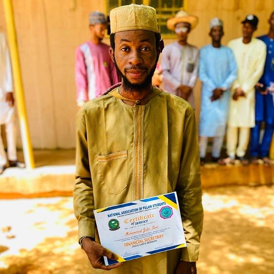 How to response to ignorance?

ٍيُخاطِبُني السَفيهُ بِكُلِّ قُبح
                     فَأَكرَهُ أَن أَكونَ لَهُ مُجيبا

يَزيدُ سَفاهَةً فَأَزيدُ حِلمًا
                     كَعودٍ زادَهُ الإِحراقُ طيبا 

-الإمام الشافعى