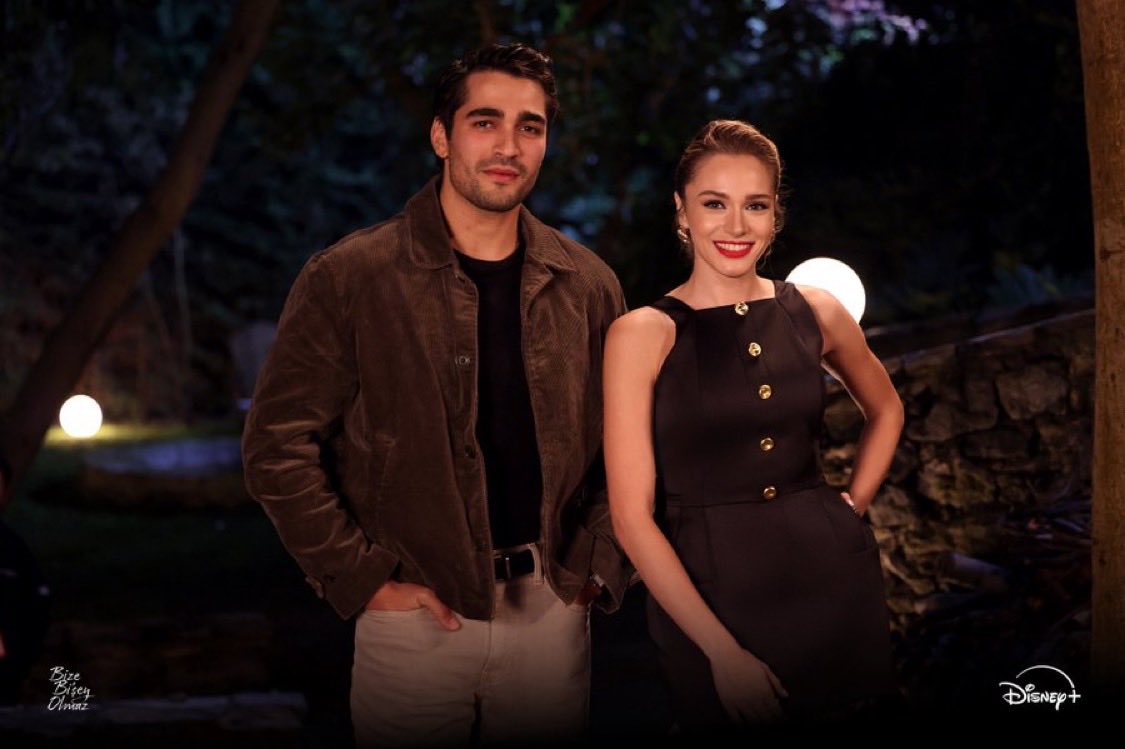 Başrollerinde #MertRamazanDemir ve #MirayDaner’in yer aldığı dizi Bize Bi’şey Olmaz yakında Disney+’ta.