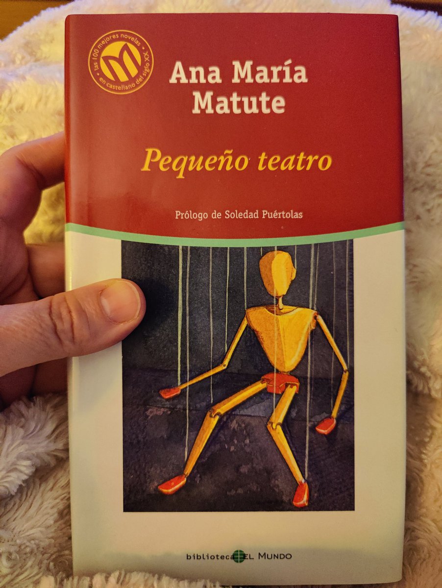 Con «Pequeño teatro», Ana María Matute obtuvo en 1954 el premio Planeta. Tenía 28 años, pero había
escrito la novela, según ella misma ha declarado, cuando sólo tenía 17.