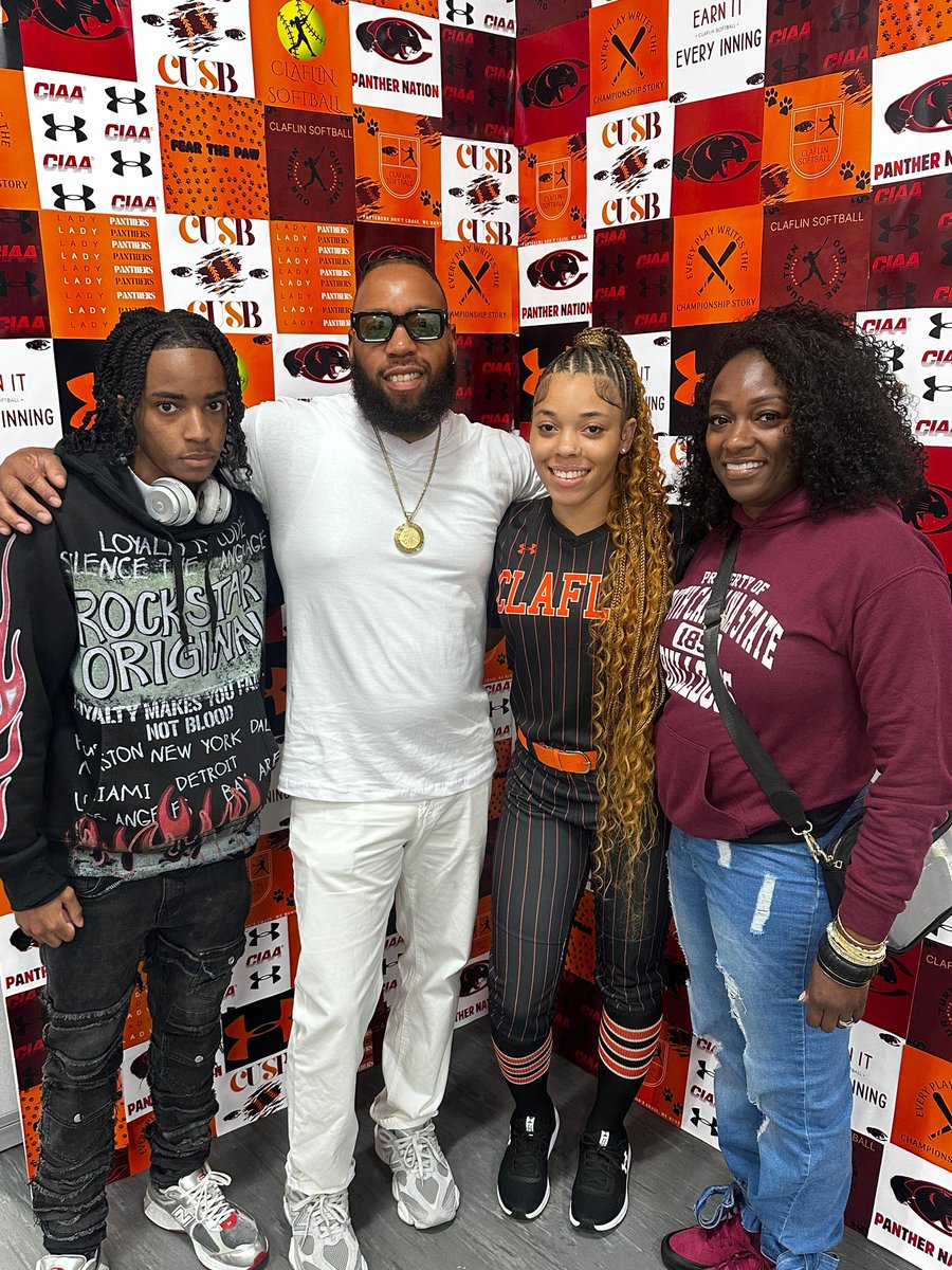 kynnedijenkins's tweet image. Committed!!! Thank you @coach_rickyh @ClaflinSoftball @Jaelyn_Jackson6 for the awesome visit and showing me sooo much love and the culture of Clafin University Softball. I'm super excited for the next chapter in this book and can't wait to step on the field. @LadyDukesGhent…