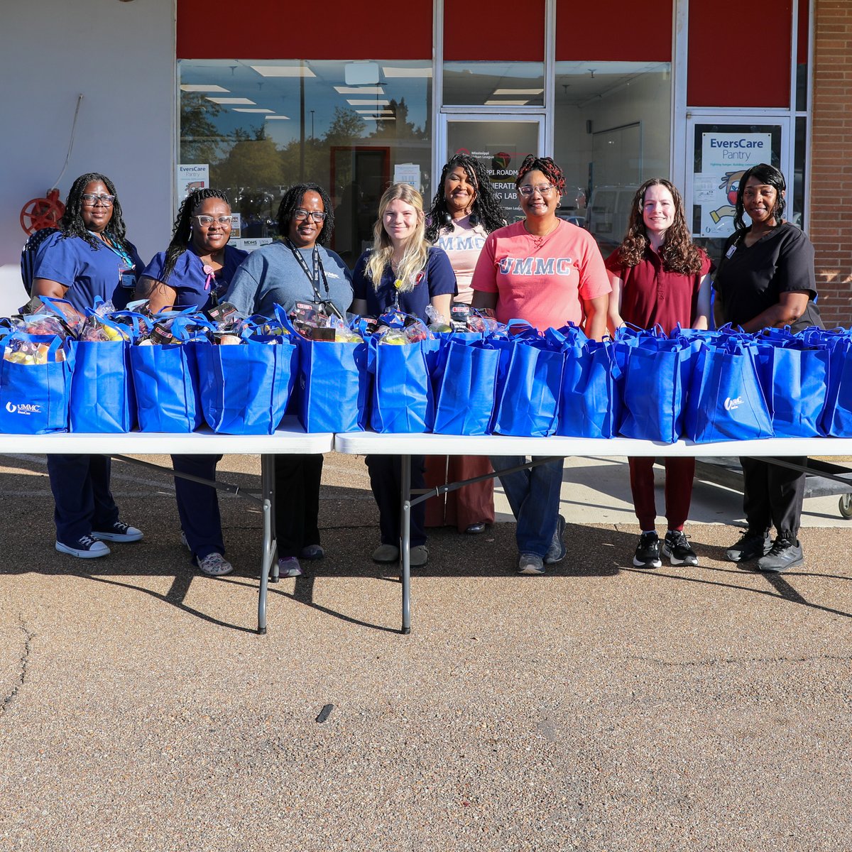 Huge thanks to  <a href="/UMMC_SON/">UMMC School of Nursing</a> volunteers who packed groceries today at the <a href="/UMMCnews/">The University of Mississippi Medical Center</a> EversCare Food Pantry! 💛

Supplies are low! Today only 70 bags filled vs. our usual 300. You can help fight food insecurity:
🥫 Donate to EversCare bit.ly/GiveECFP
🍎 Support the <a href="/MSFoodNet/">MS Food Network</a>
