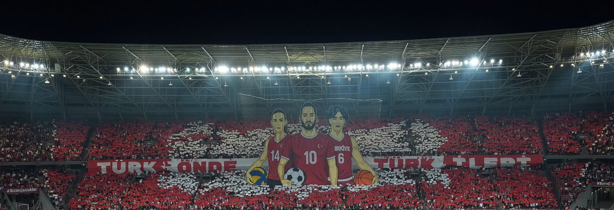 mst1881's tweet image. TÜRK Önde TÜRK İleri. #FileninSultanları #12DevAdam #BizimÇocuklar @edaerdem14 @cediosman @hakanc10 🇹🇷🇹🇷🇹🇷🇹🇷