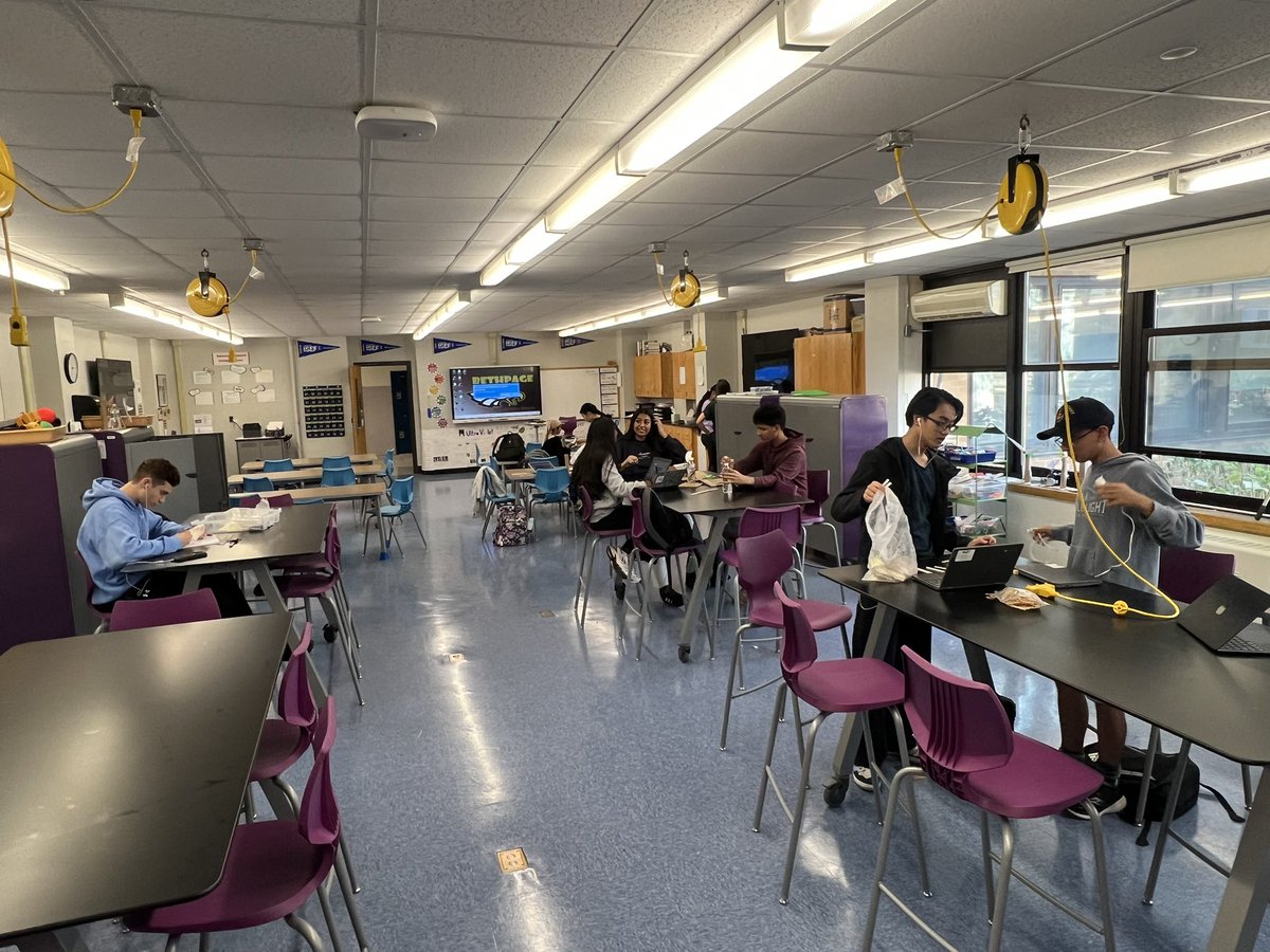 Mrs. Strauch tweet media