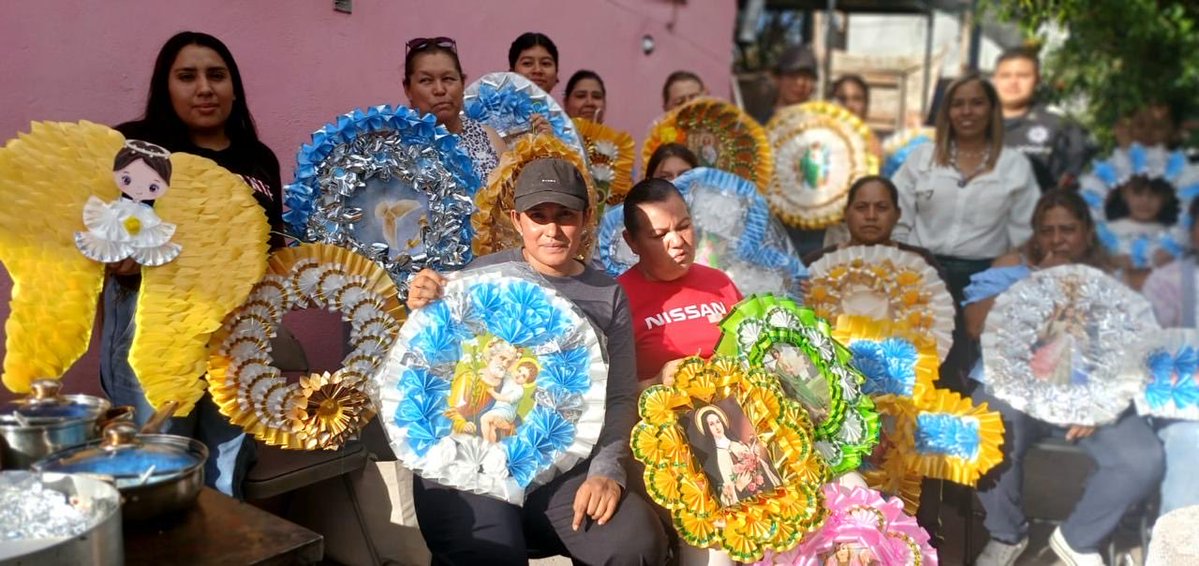 AlTiempoDgo's tweet image. #Local📍| El #GobiernoMunicipal que encabeza el presidente #ToñoOchoa, a través de la UNIPAV de la Dirección Municipal de #SeguridadPública, lleva a cabo los cursos de “Elaboración de Coronas de Día de Muertos”