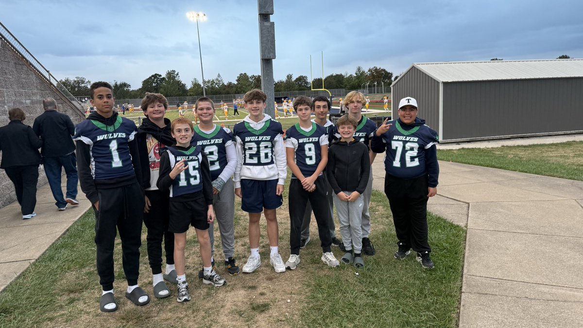 TrishaGrantham5's tweet photo. Friday Night Lights featuring our Jr. Wolves running the field before the game this past weekend 🏈
Ashton’s been Junior Wolf since he was 10. Can’t wait to see what HS holds for this kid!💙#2 #ths #pack🐺#mark9:23 #boysOFfall @ag_stl @RAGranthamIV_2 @TJRWolves https://t.co/FrlJUSs9O8