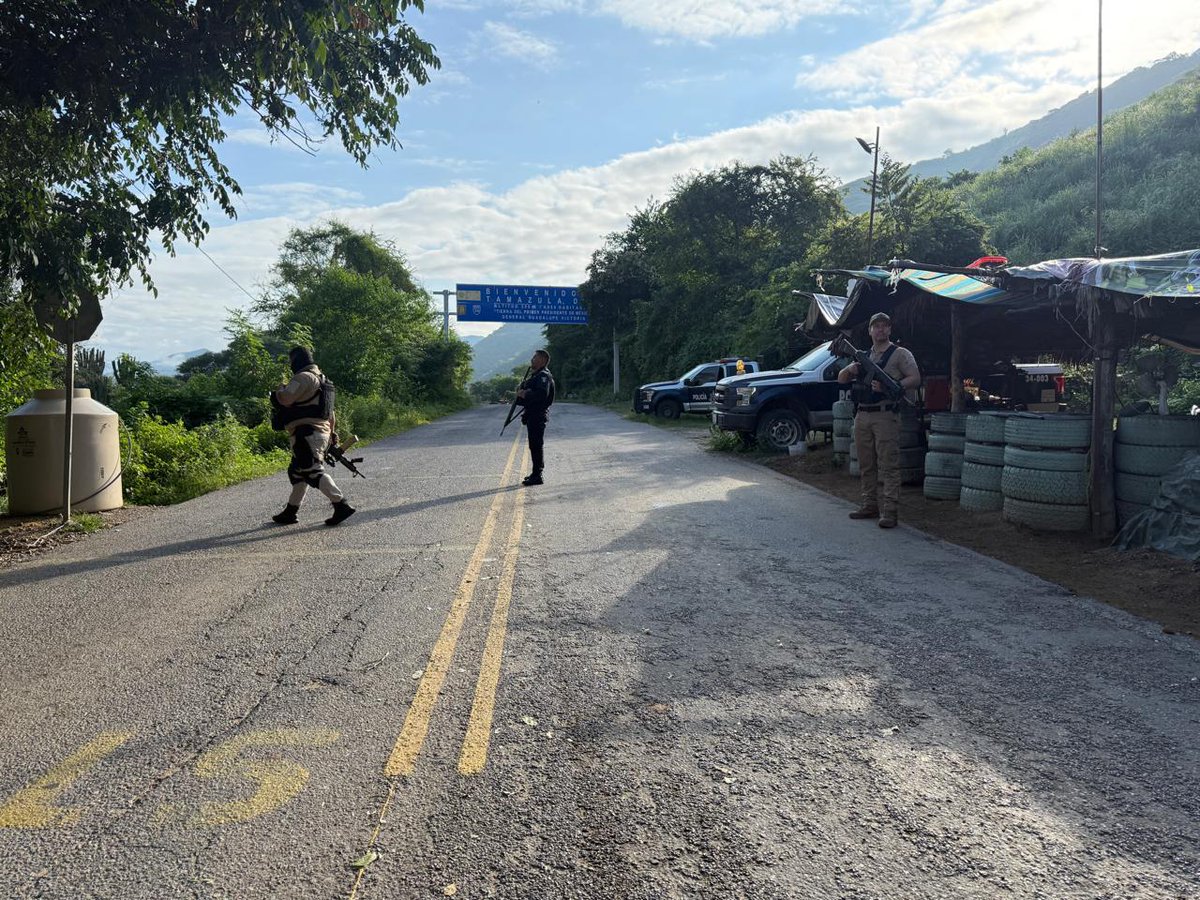 sspdgo's tweet image. #DurangoRenace Se mantiene protegida la frontera con el Estado de Sinaloa, en la carretera Tamazula-Culiacán, en el Municipio de Tamazula, Dgo., por elementos de la Policía Estatal, llevando a cabo inspecciones y consulta de datos, para detección de delitos #SSPDgo