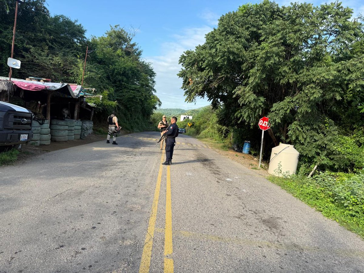 sspdgo's tweet image. #DurangoRenace Se mantiene protegida la frontera con el Estado de Sinaloa, en la carretera Tamazula-Culiacán, en el Municipio de Tamazula, Dgo., por elementos de la Policía Estatal, llevando a cabo inspecciones y consulta de datos, para detección de delitos #SSPDgo